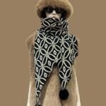 Κασκόλ με γεωμετρικά σχέδια