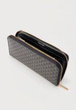 Μεγάλο Δερμάτινο Πορτοφόλι Με Ανάγλυφο Μονόγραμμα - Image 8