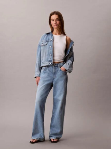 Τζιν Με Άνετη Γραμμή Στα Πόδια