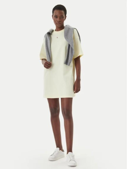 Φόρεμα με oversized μπλουζάκι