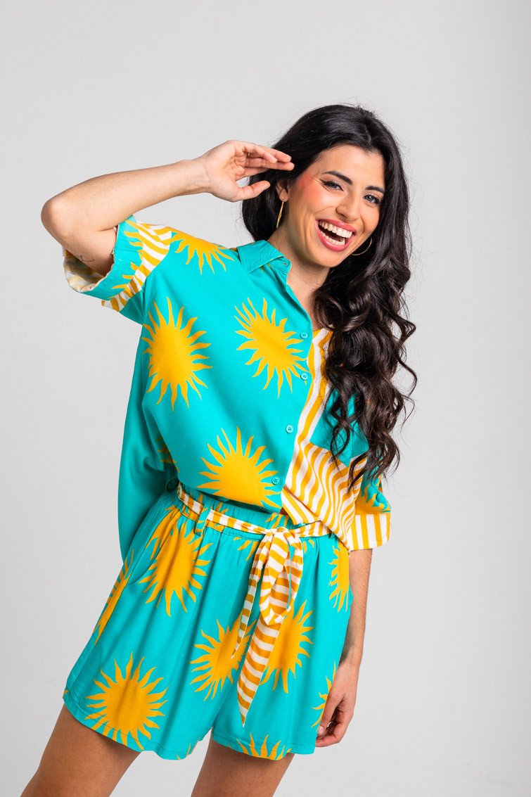 camisa-safari-turquesa-y-soles-amarillos-oh-sole-mio Πουκάμισο σαφάρι - Oh Sole mio - Image 1