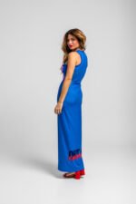 Μακρύ μπλε φόρεμα με αθλητική πλάτη και κλασικά ροζ και κόκκινα γλυπτά- Rompe el molde - Image 6