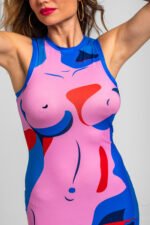 Μακρύ μπλε φόρεμα με αθλητική πλάτη και κλασικά ροζ και κόκκινα γλυπτά- Rompe el molde - Image 5