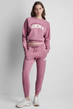 MID-RISE VARSITY LOGO JOGGER - Image 9